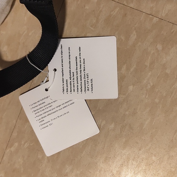 Lululemon Dash All Day Bucket Bag - Picture 2 of 8